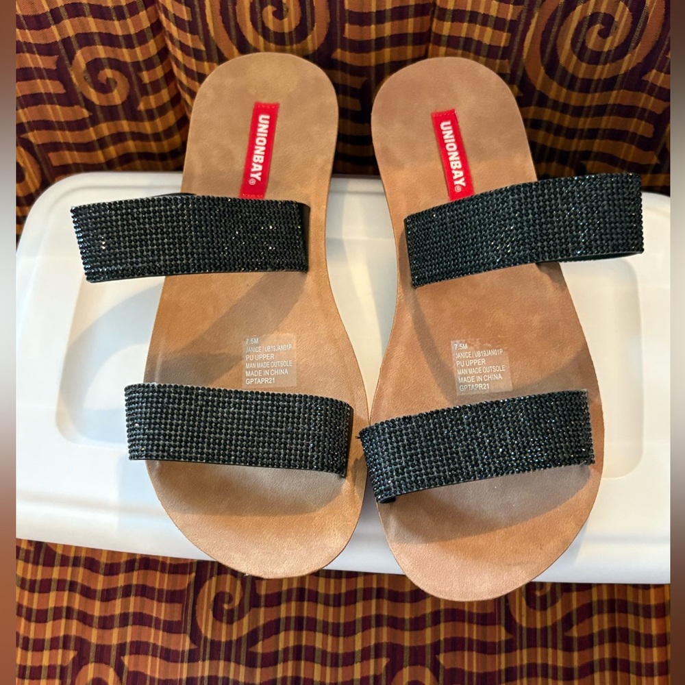 UNIONBAY Women's Black and Tan Sandals